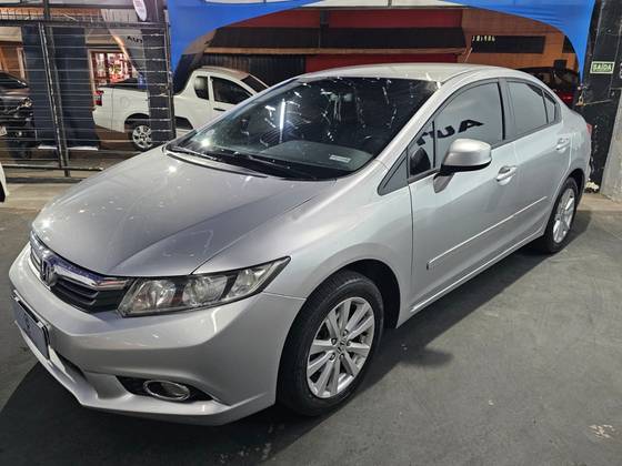 HONDA CIVIC 1.8 LXS 16V FLEX 4P AUTOMÁTICO HONDA CIVIC 1.8 LXS 16V FLEX 4P AUTOMÁTICO
